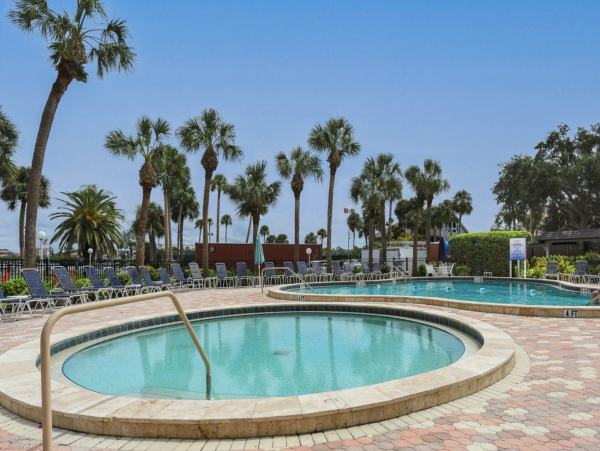 Beautiful Two Bedroom Vacation Rental Condo in Siesta Key